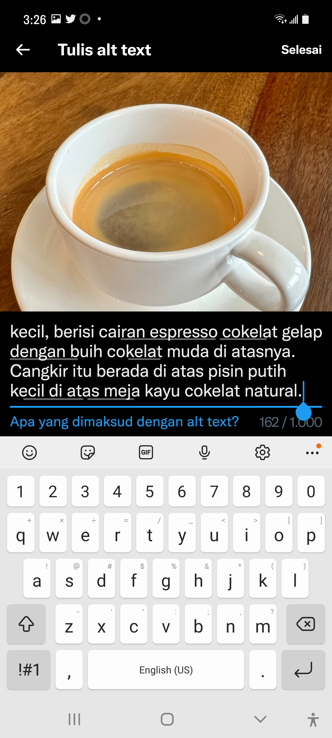 Tangkapan layar deskripsi gambar yang memperlihatkan unggahan gambar secangkir espresso, serta kotak teks berisi deskripsi gambar. Judulnya bertuliskan "Tulis teks alt."